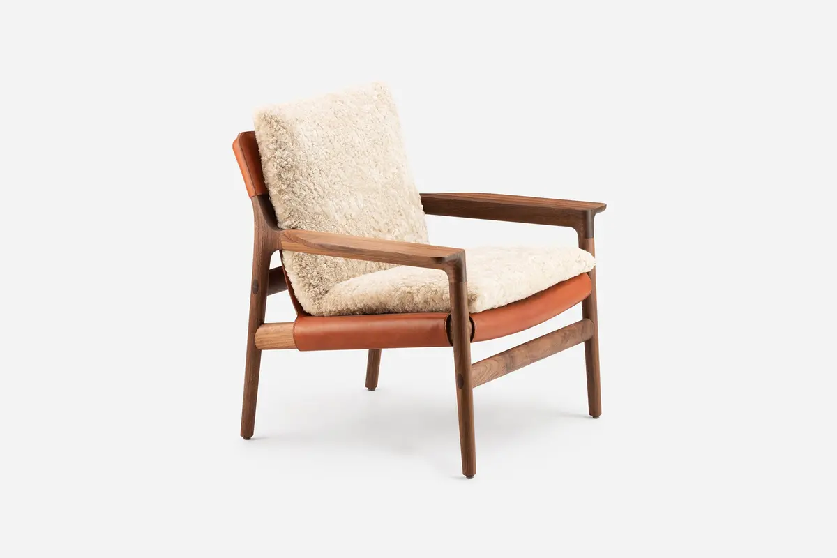 Sela Lounge Chair - Wide Arms 1