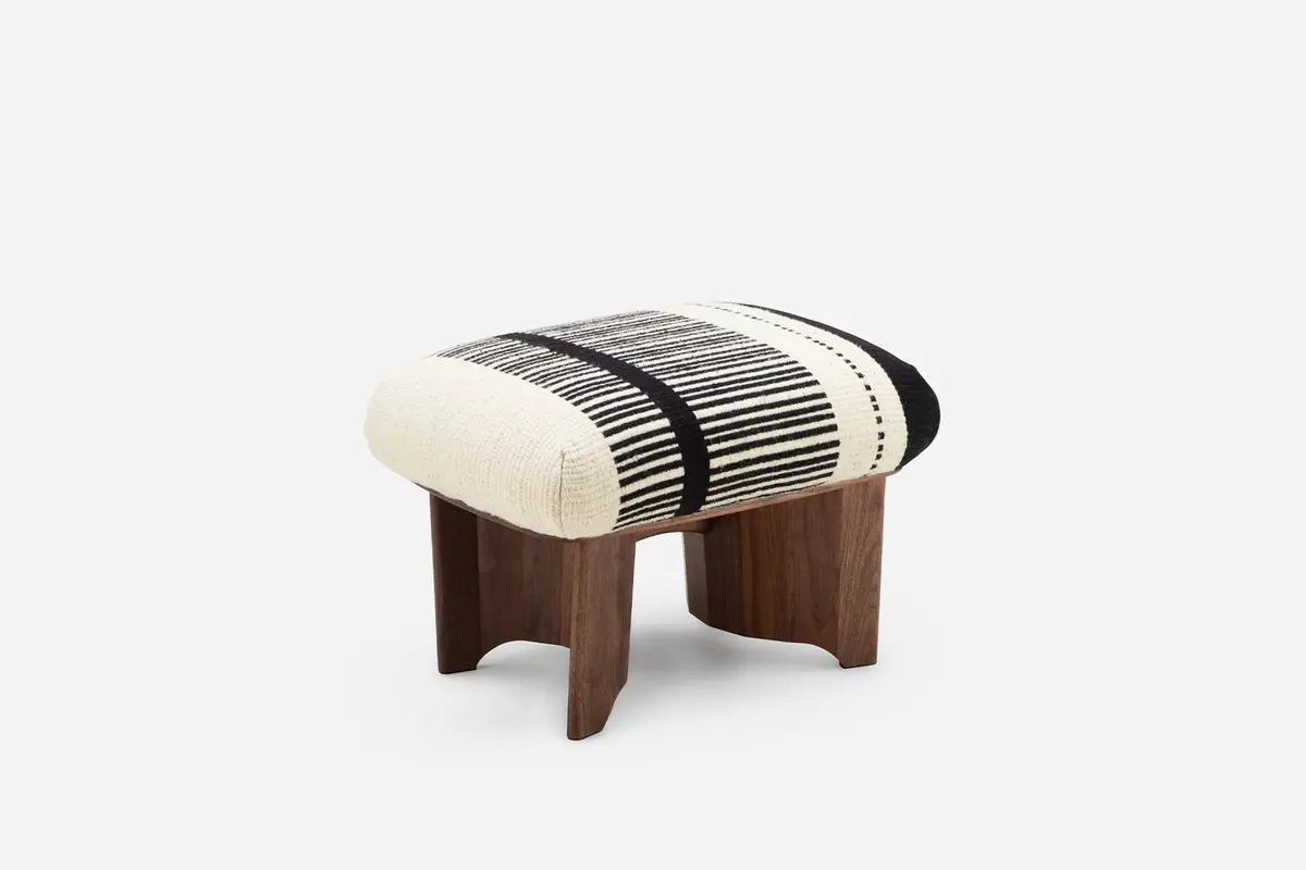 Twenty-Five Ottoman With Manta Lido 1