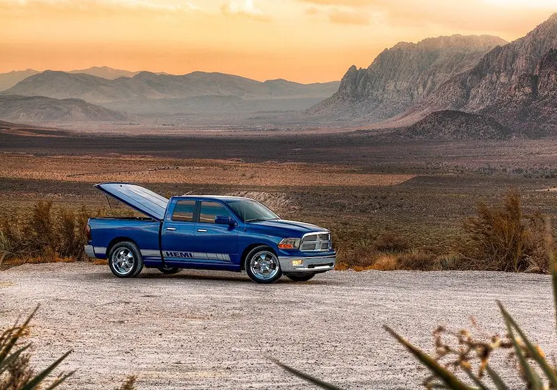 Undercover Lux Hard Tilt Tonneau Cover 5'10" Fits 2019-25 Chevrolet Silverado - North Sky Blue Metallic 1