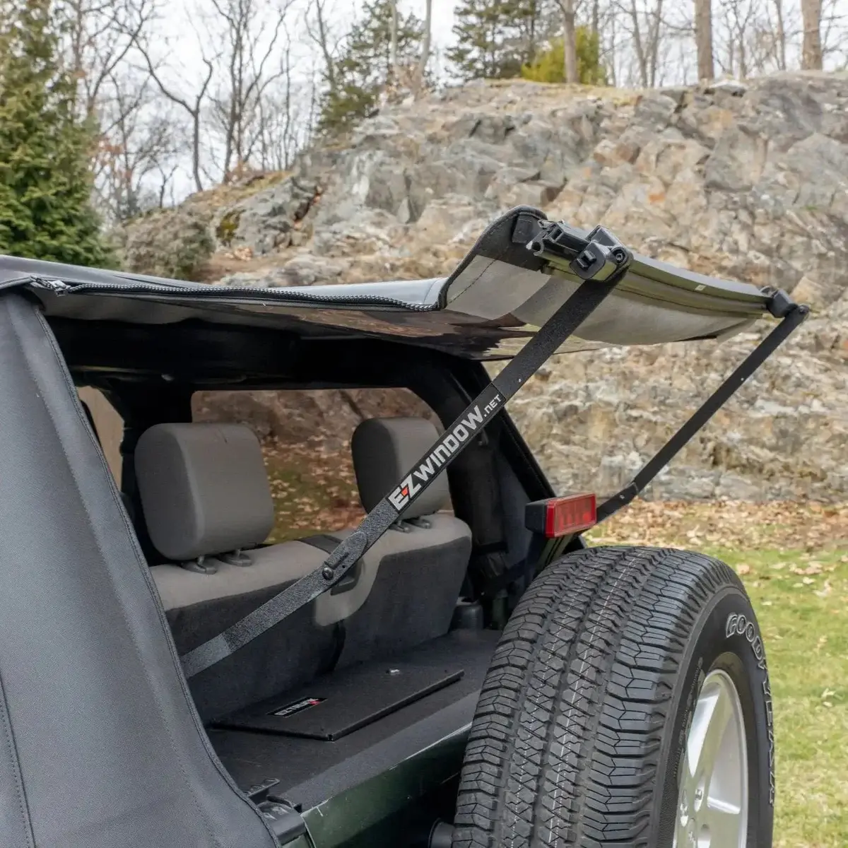 Ez4x4 Ezwindow Slanted For Jeep Jlu 4-Door – Fits 2018–2025 – Soft-Top Rear Window, Pull-To-Open, Easy Install 1